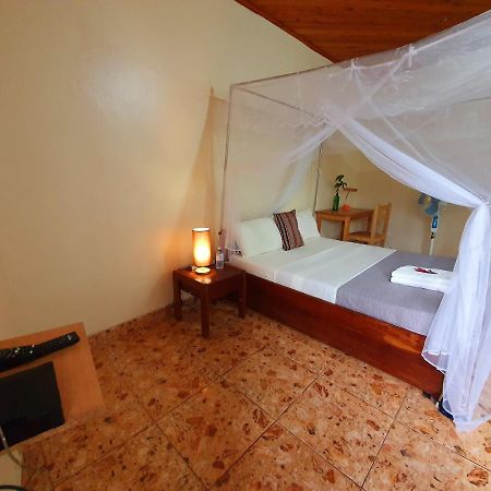 Annas Bed And Breakfast Entebbe Eksteriør billede