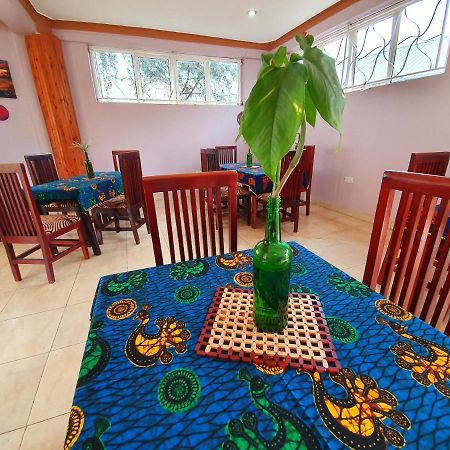Annas Bed And Breakfast Entebbe Eksteriør billede
