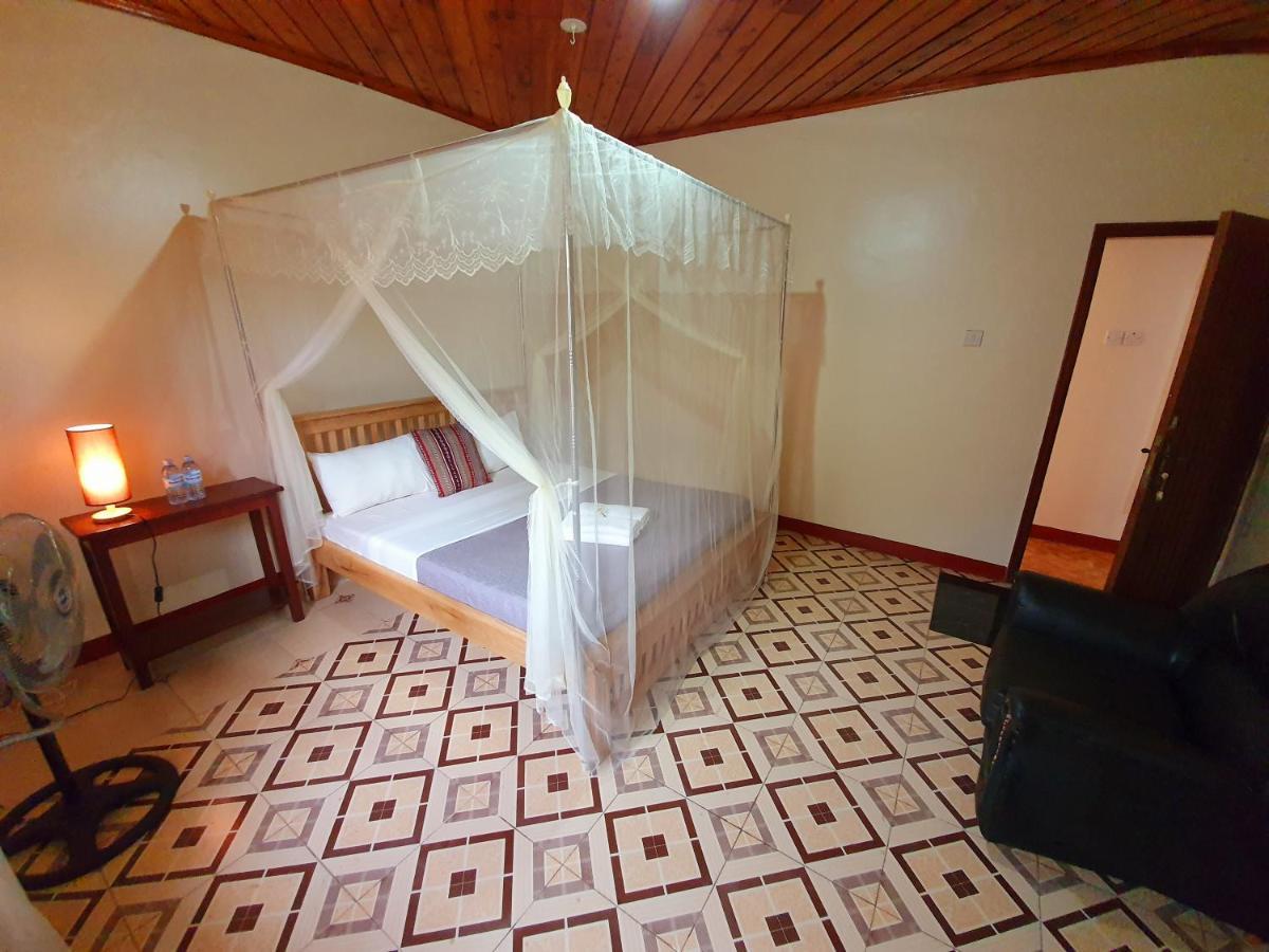 Annas Bed And Breakfast Entebbe Eksteriør billede
