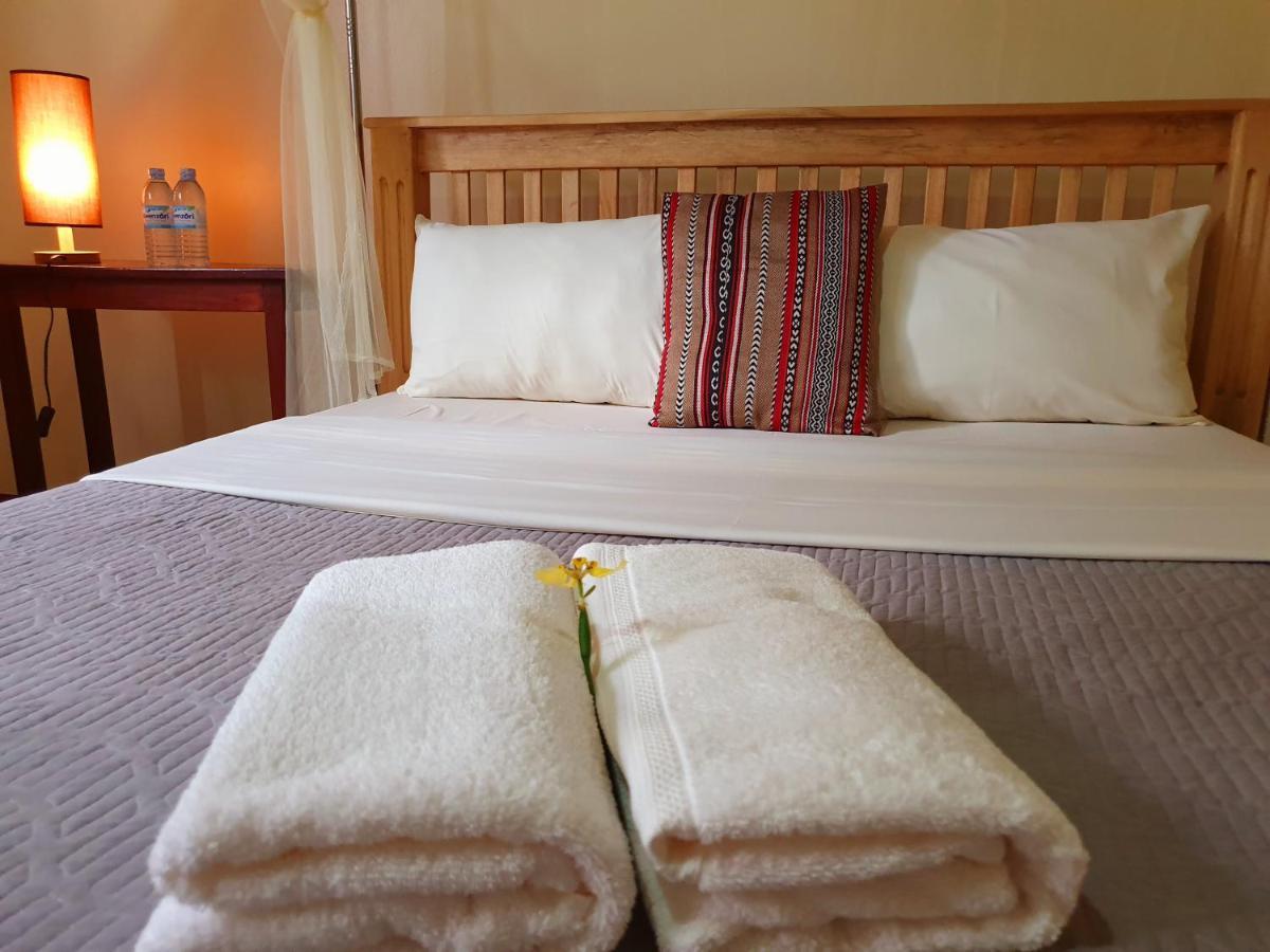 Annas Bed And Breakfast Entebbe Eksteriør billede