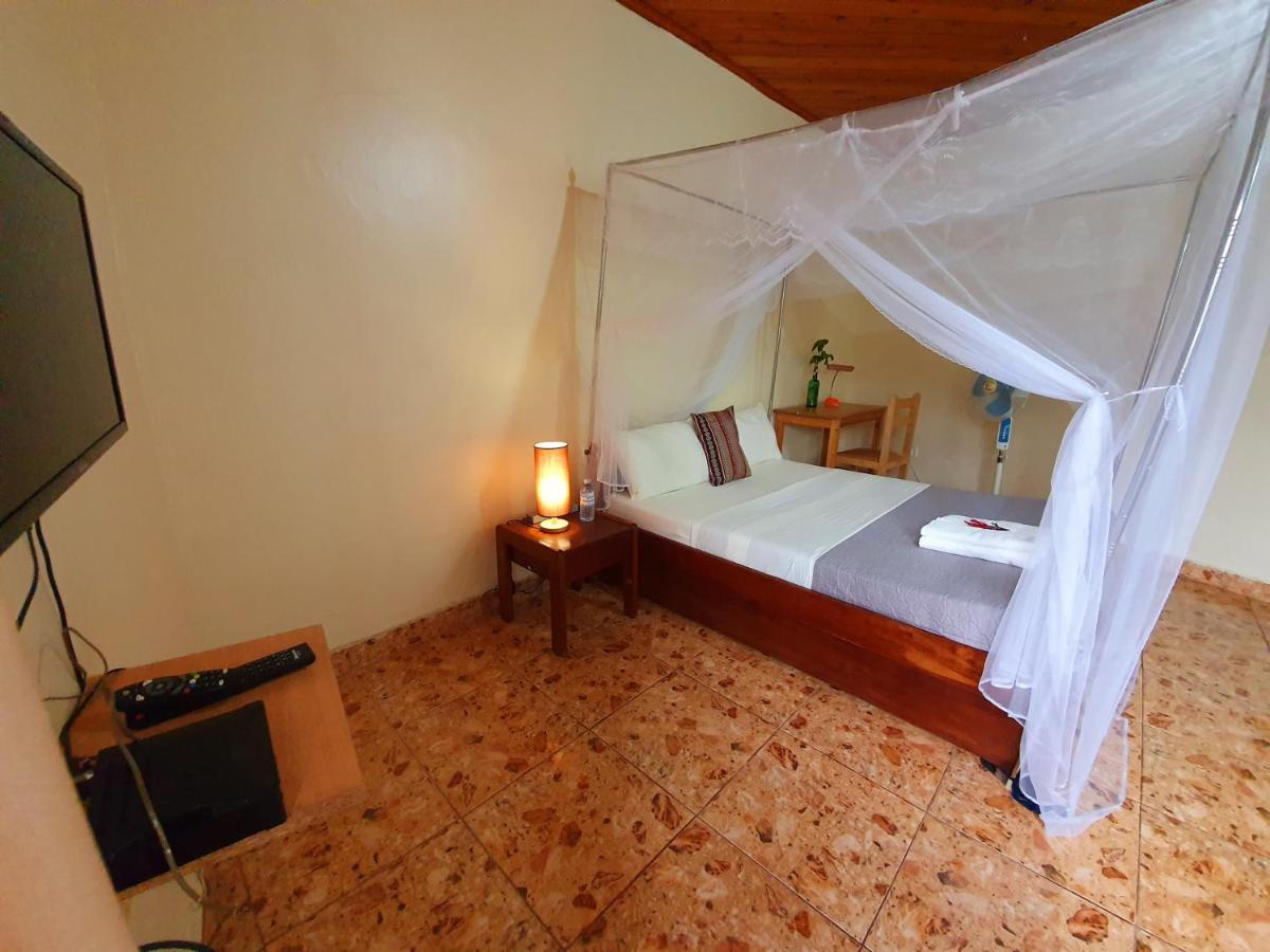 Annas Bed And Breakfast Entebbe Eksteriør billede