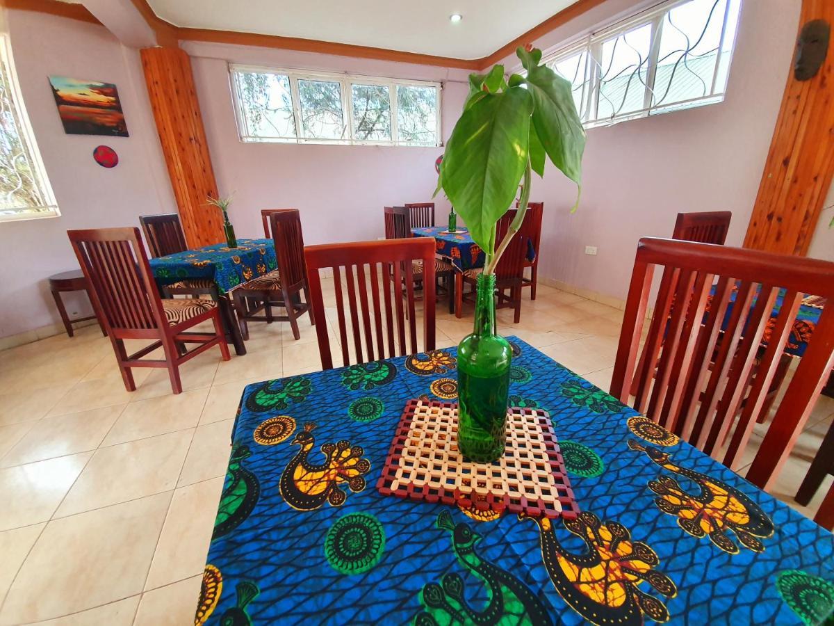 Annas Bed And Breakfast Entebbe Eksteriør billede