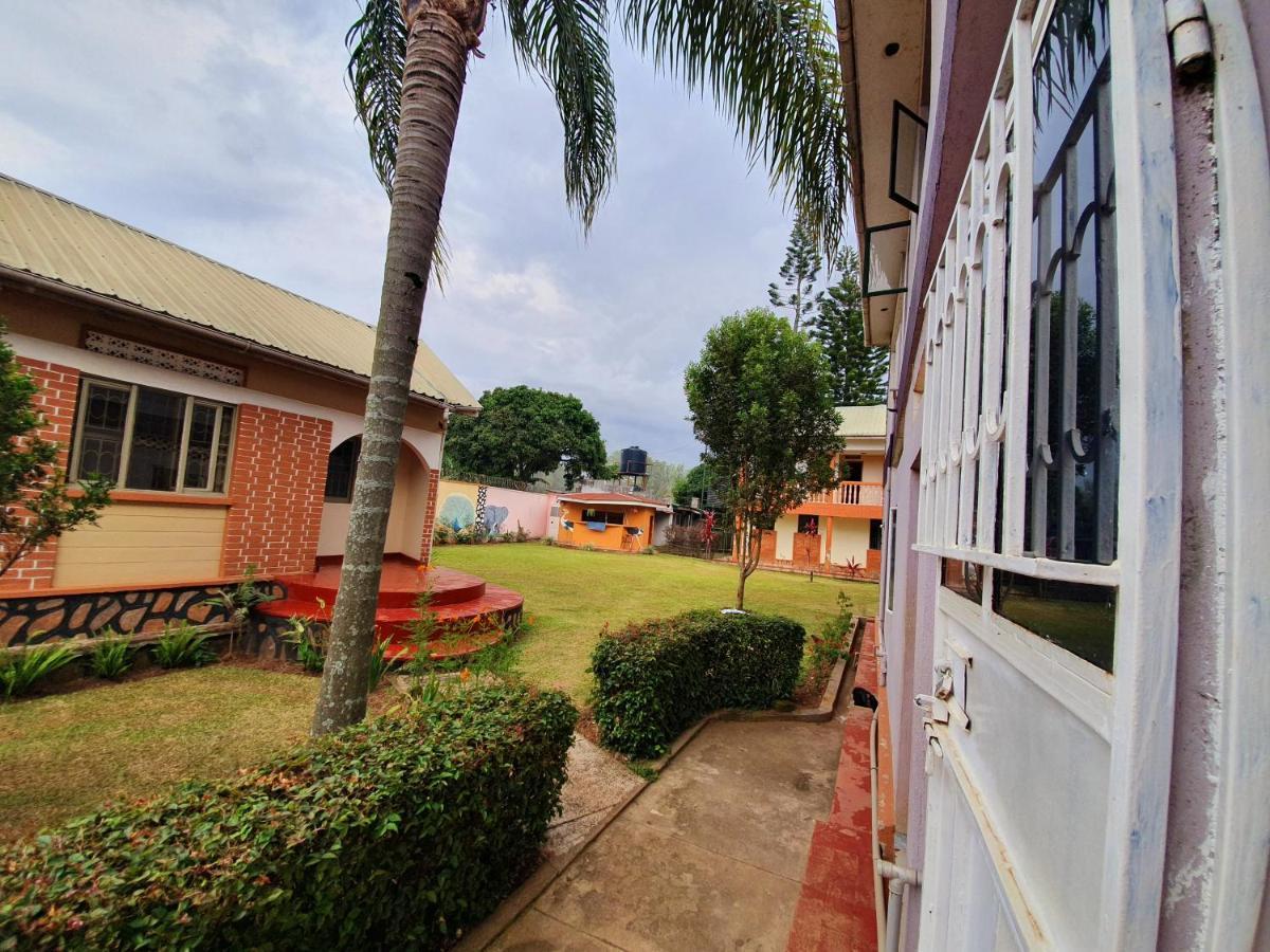 Annas Bed And Breakfast Entebbe Eksteriør billede