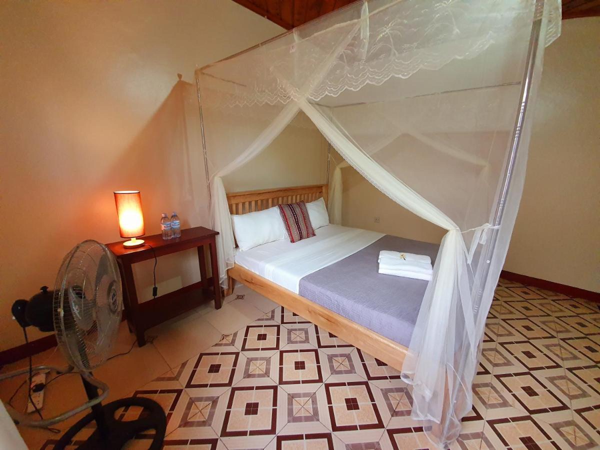 Annas Bed And Breakfast Entebbe Eksteriør billede