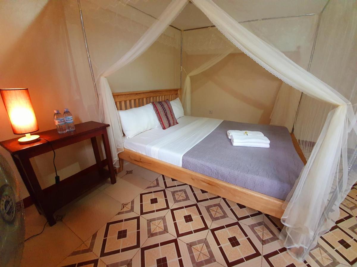 Annas Bed And Breakfast Entebbe Eksteriør billede
