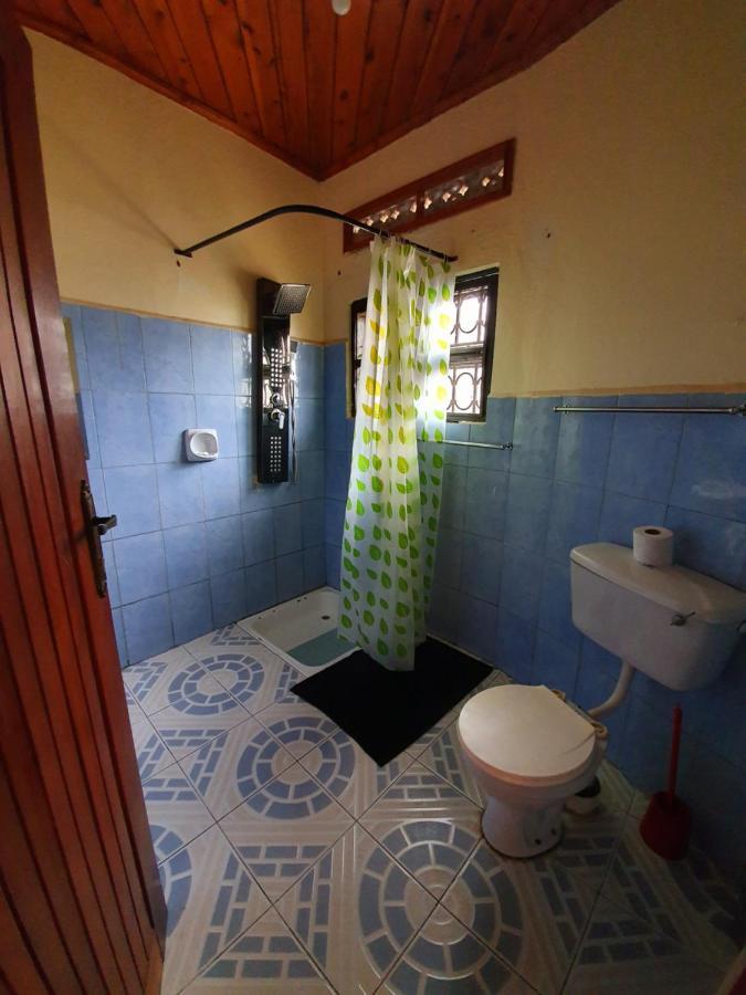 Annas Bed And Breakfast Entebbe Eksteriør billede