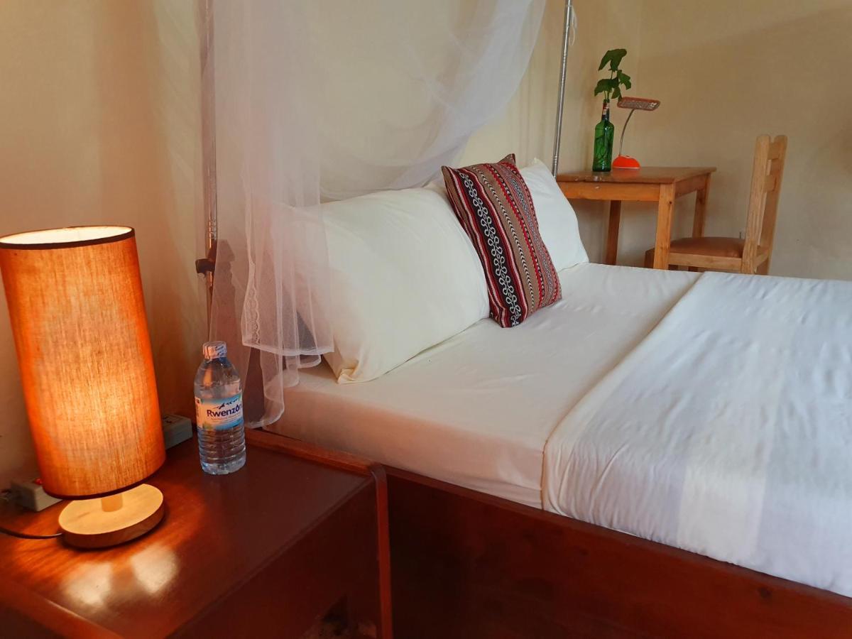 Annas Bed And Breakfast Entebbe Eksteriør billede