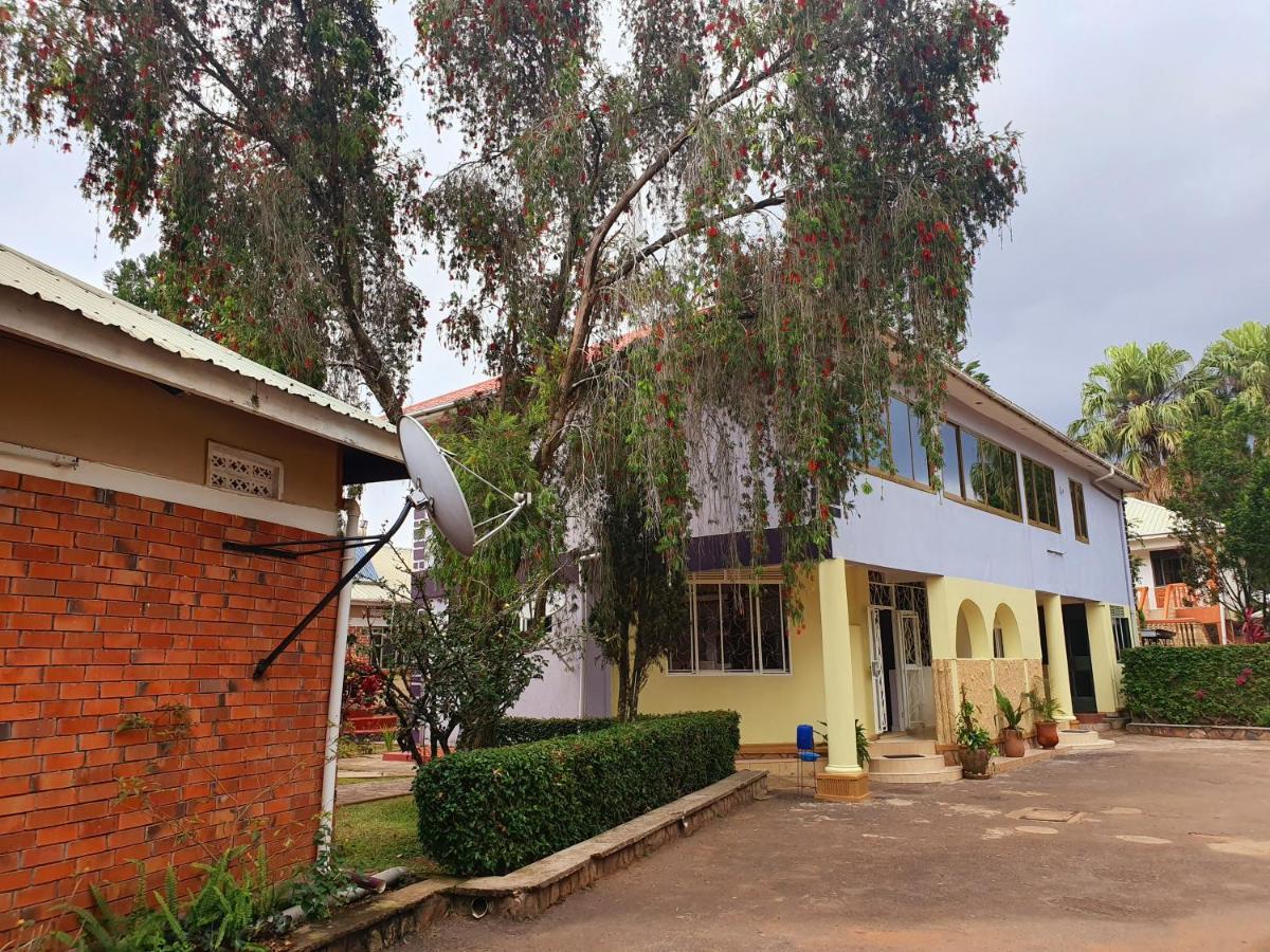 Annas Bed And Breakfast Entebbe Eksteriør billede