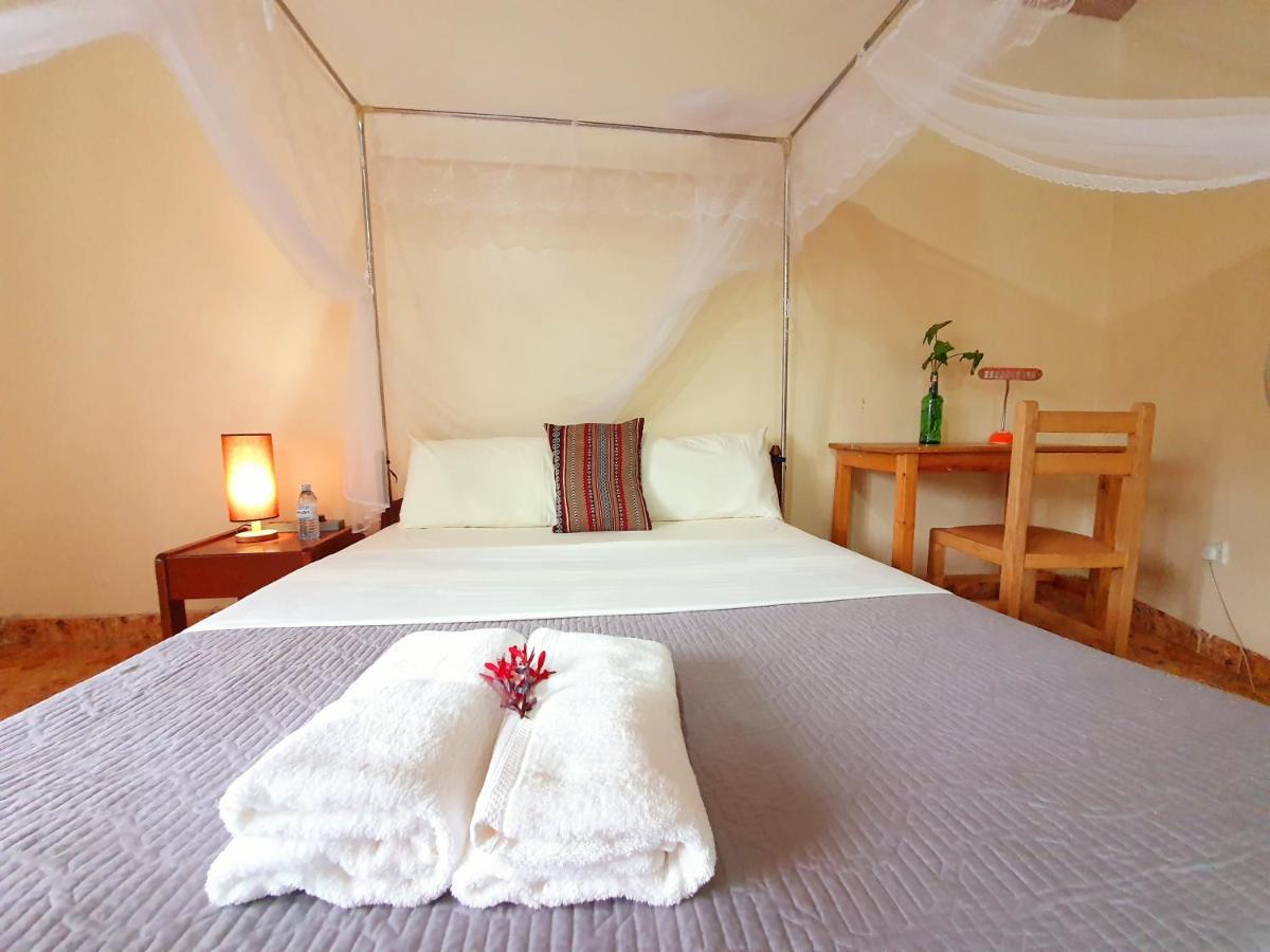 Annas Bed And Breakfast Entebbe Eksteriør billede