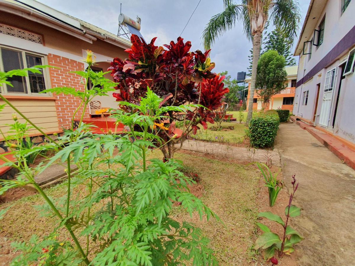 Annas Bed And Breakfast Entebbe Eksteriør billede