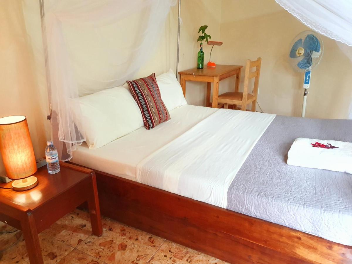 Annas Bed And Breakfast Entebbe Eksteriør billede