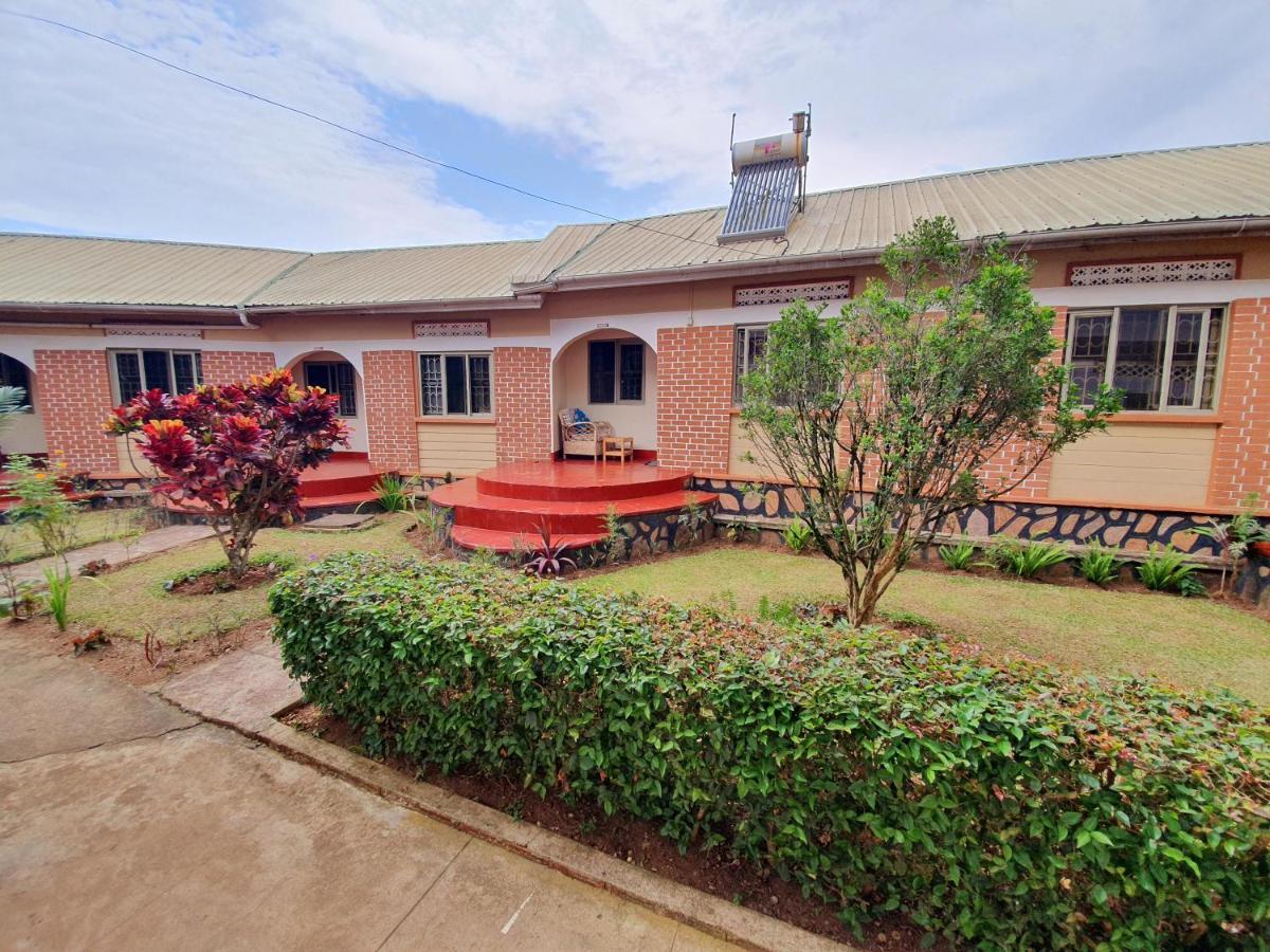 Annas Bed And Breakfast Entebbe Eksteriør billede